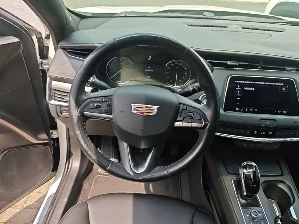 Cadillac XT4 — фото 7