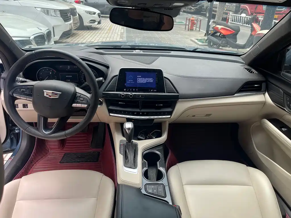 Cadillac CT4 — фото 7