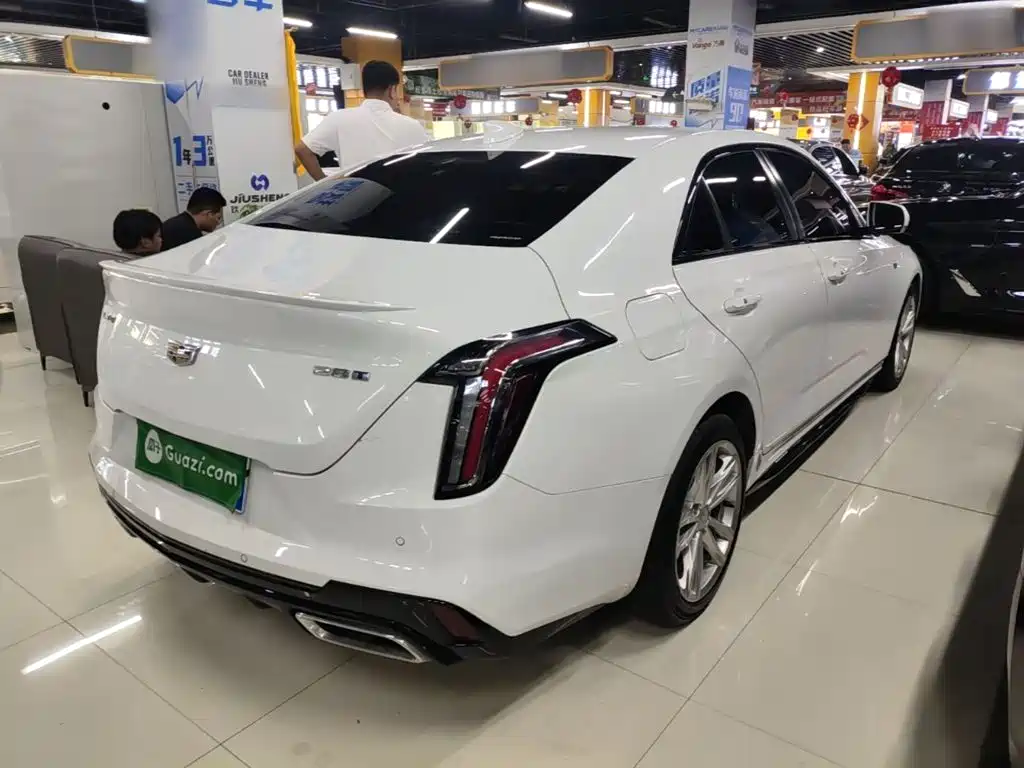 Cadillac CT4 — фото 7