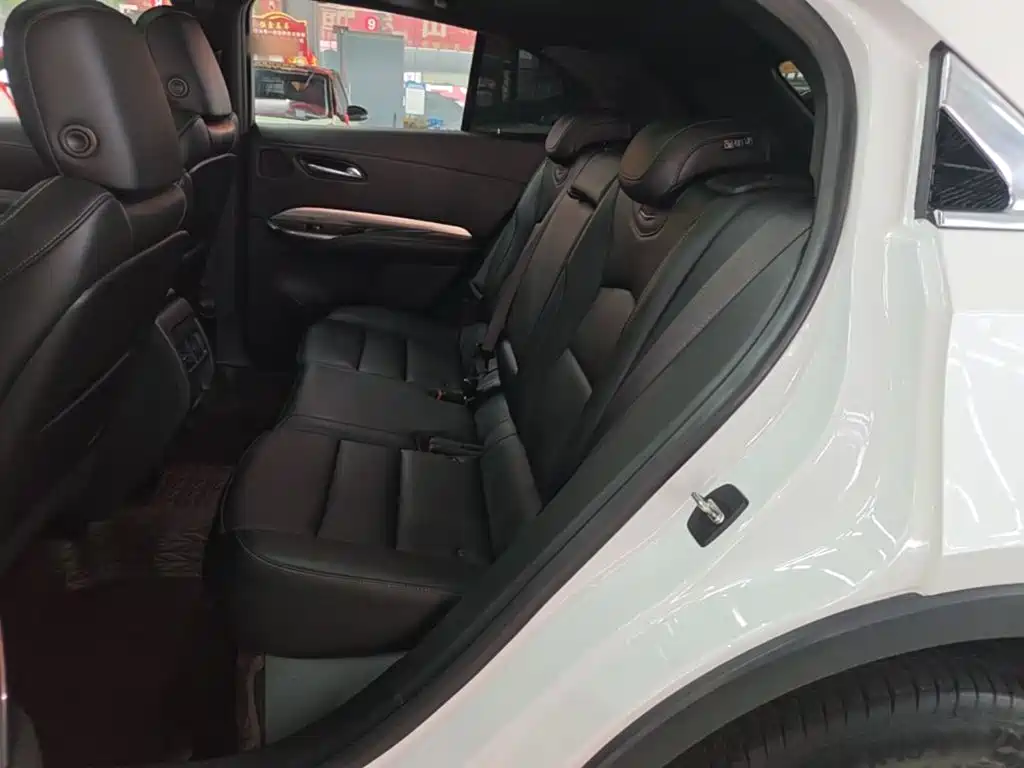Cadillac XT4 — фото 17