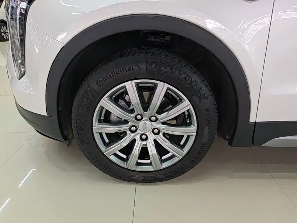 Cadillac XT4 — фото 23