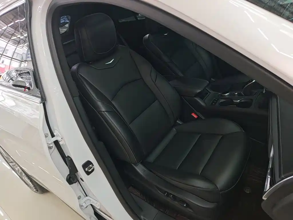 Cadillac XT4 — фото 25