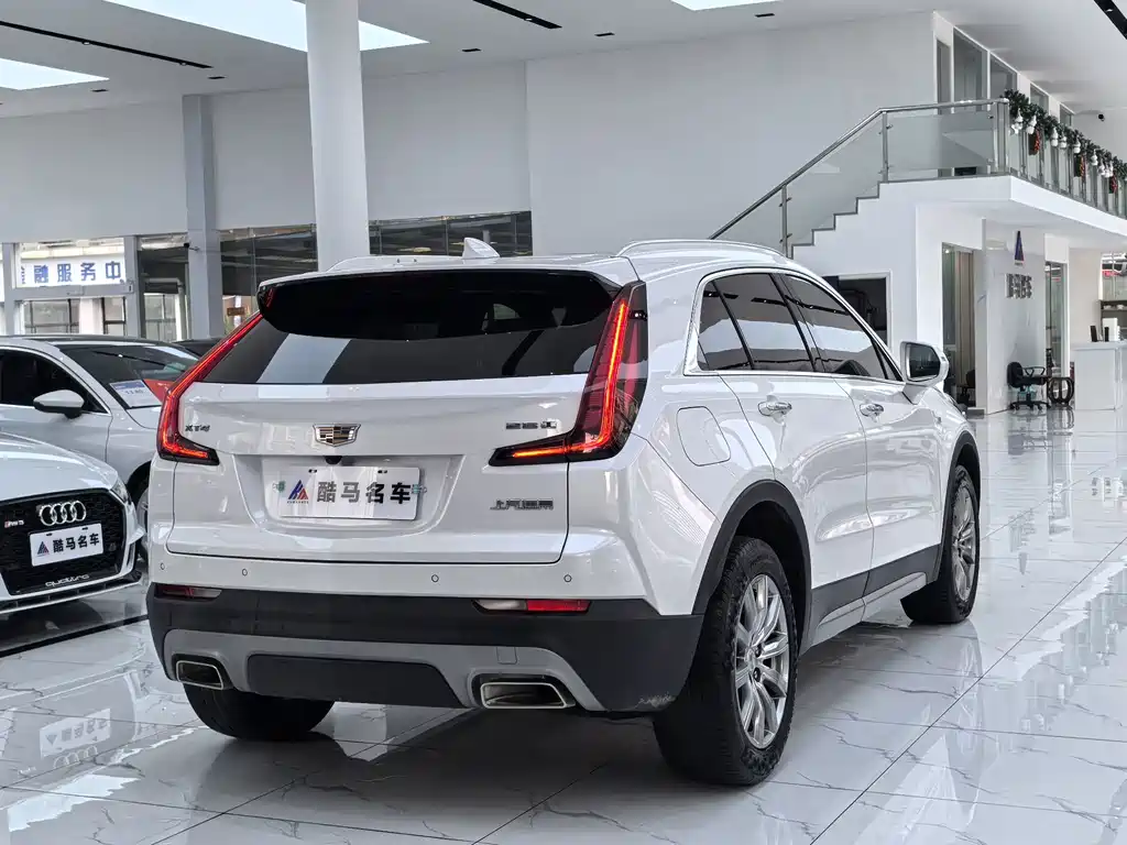 Cadillac XT4 — фото 15