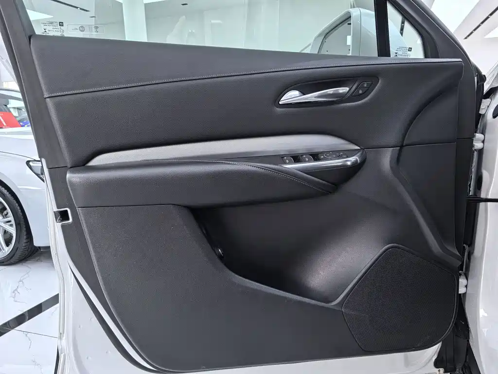 Cadillac XT4 — фото 4
