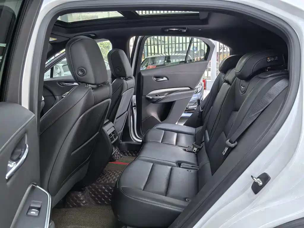 Cadillac XT4 — фото 10