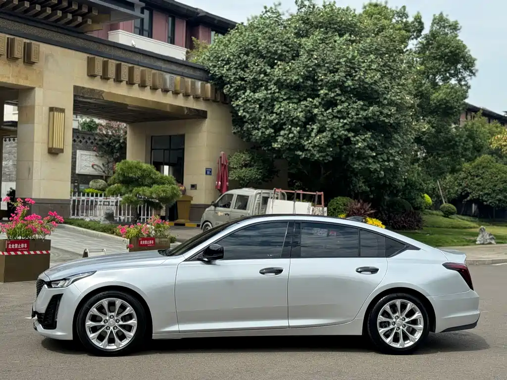 Cadillac CT5 — фото 13