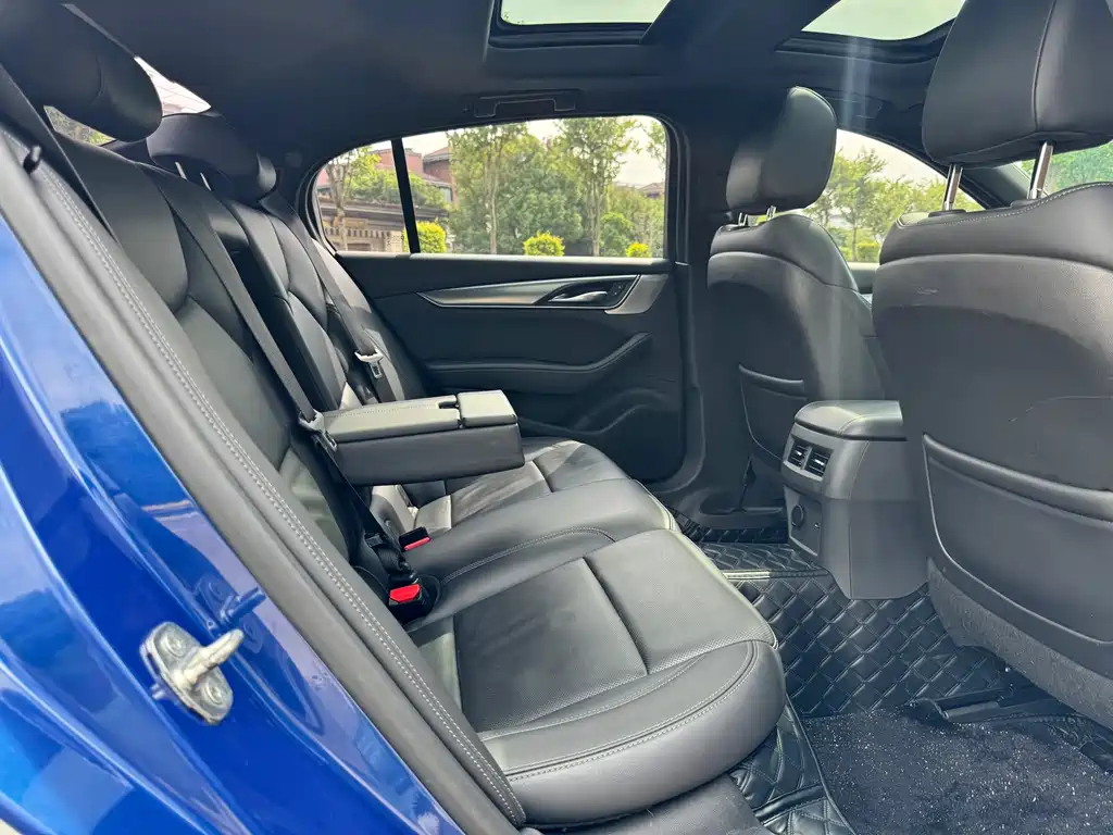 Cadillac CT5 — фото 6