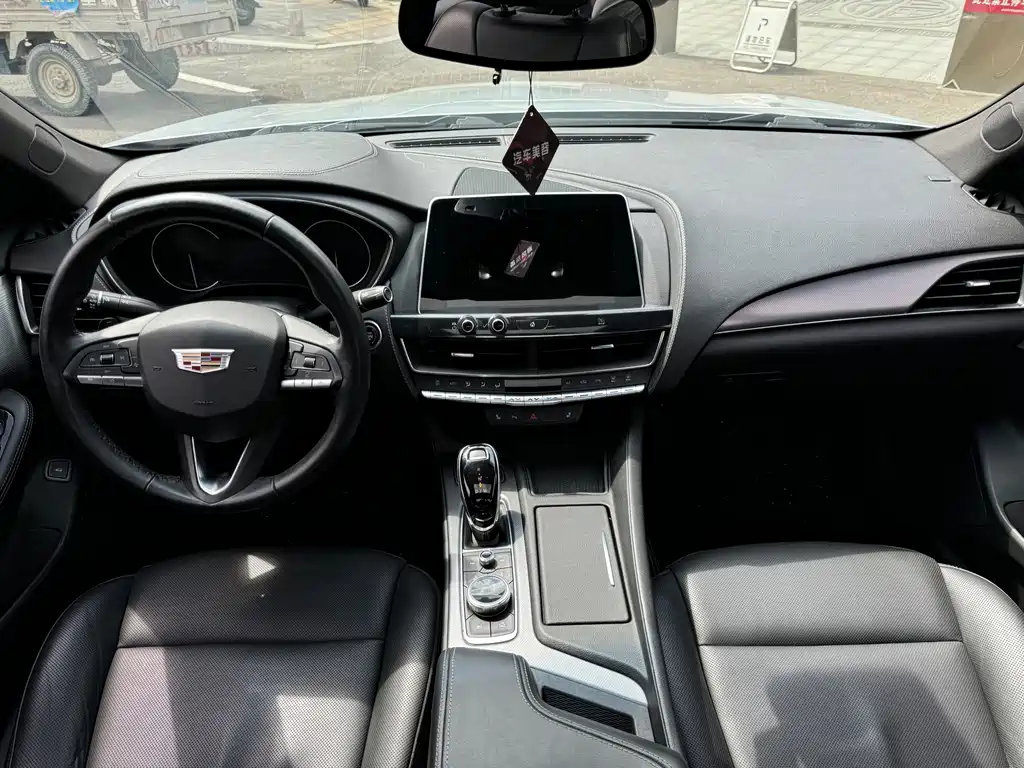 Cadillac CT5 — фото 8