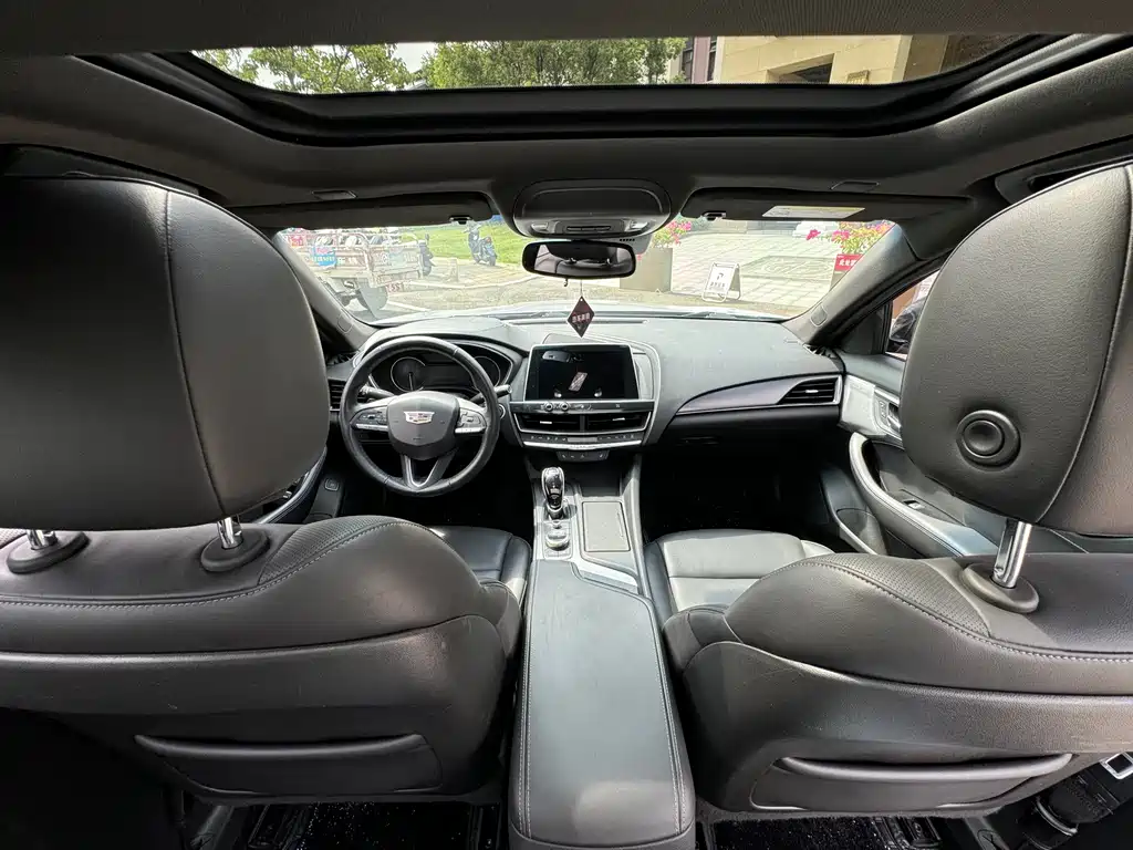 Cadillac CT5 — фото 9