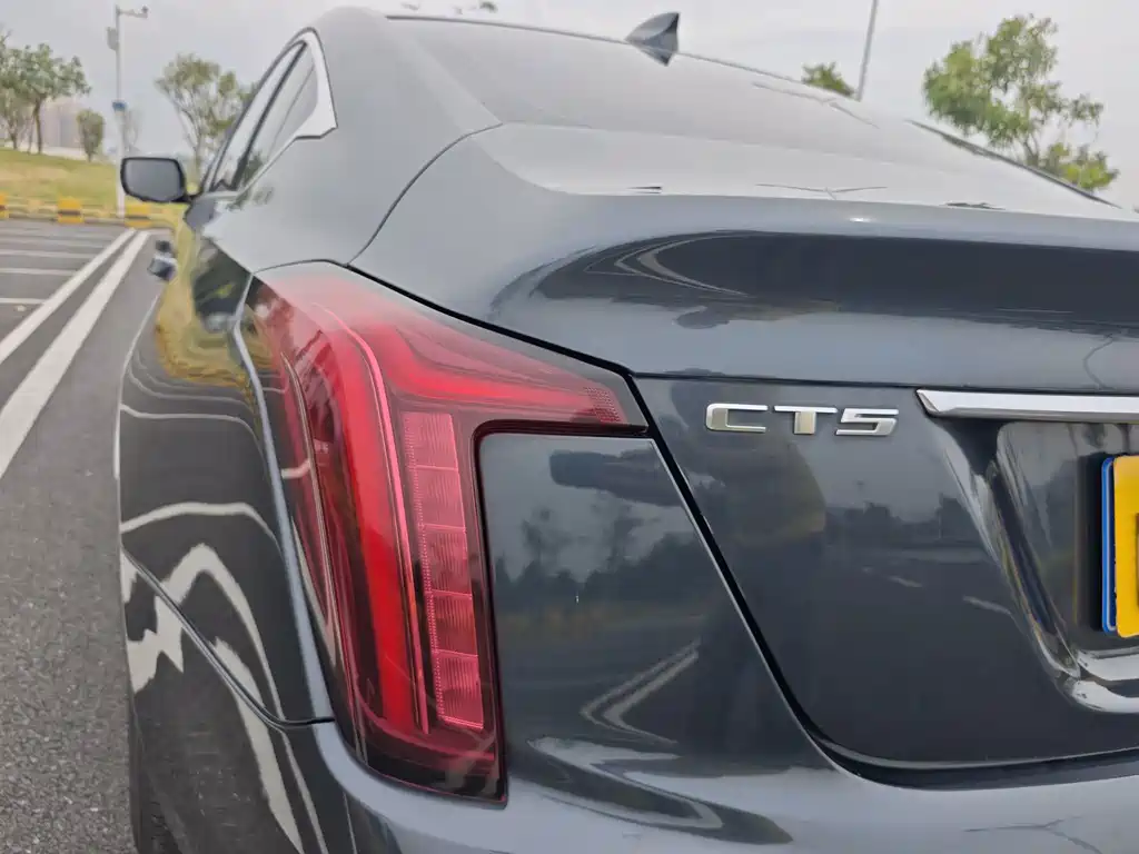 Cadillac CT5 — фото 29