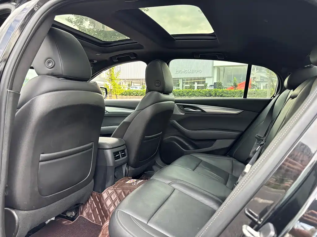 Cadillac CT5 — фото 8