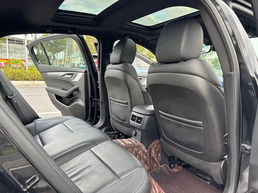 Cadillac CT5 — фото 9