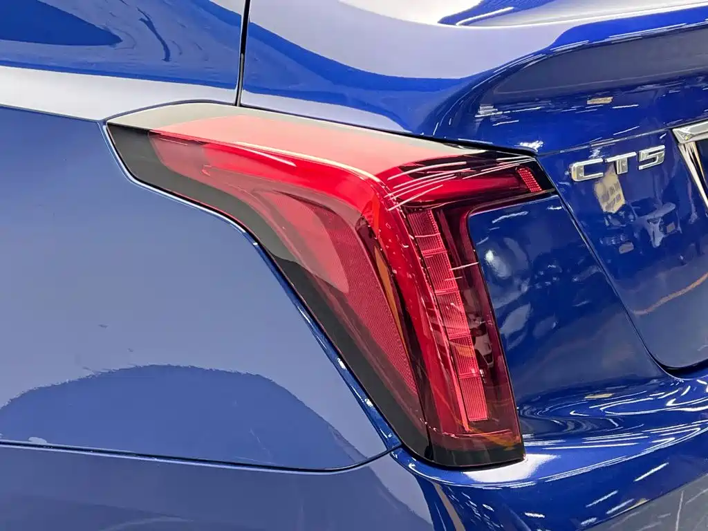 Cadillac CT5 — фото 11
