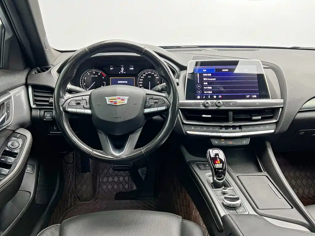 Cadillac CT5 — фото 20