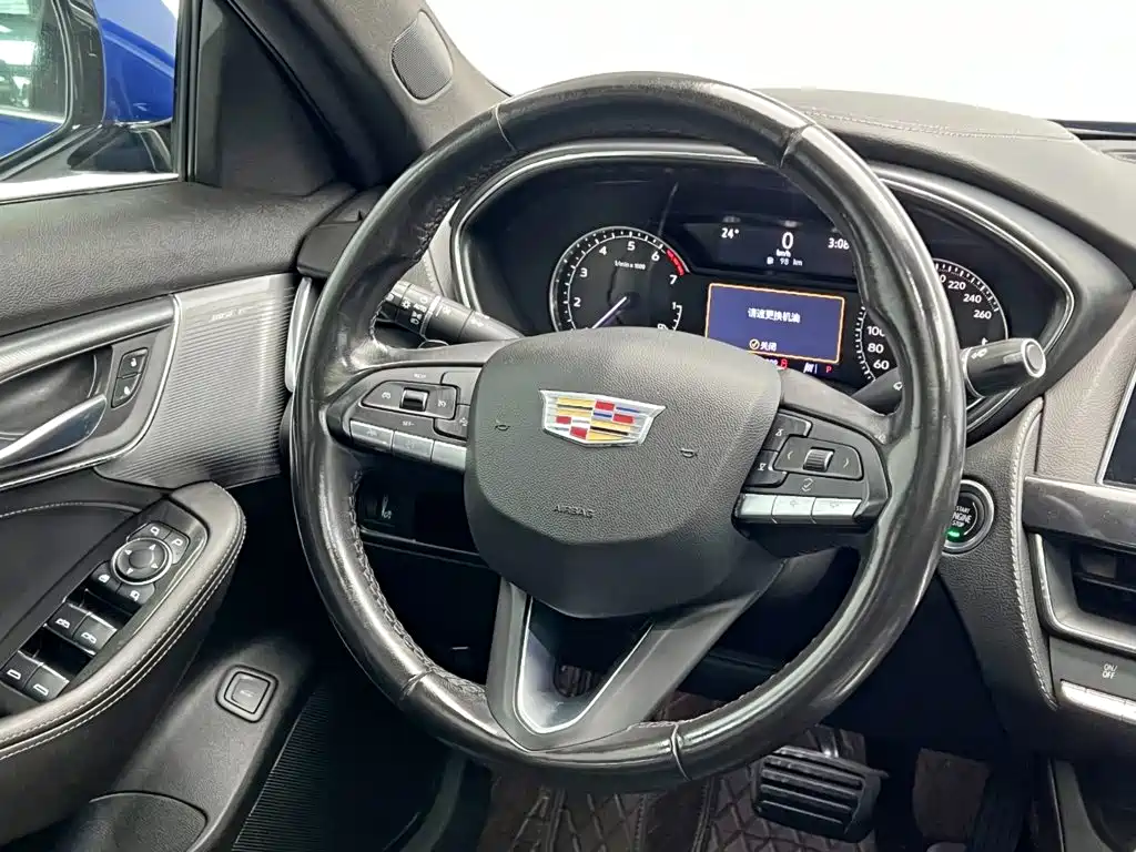 Cadillac CT5 — фото 21