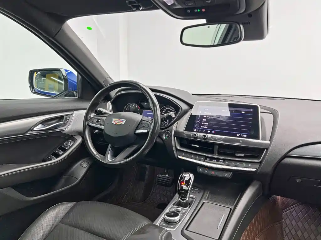 Cadillac CT5 — фото 24