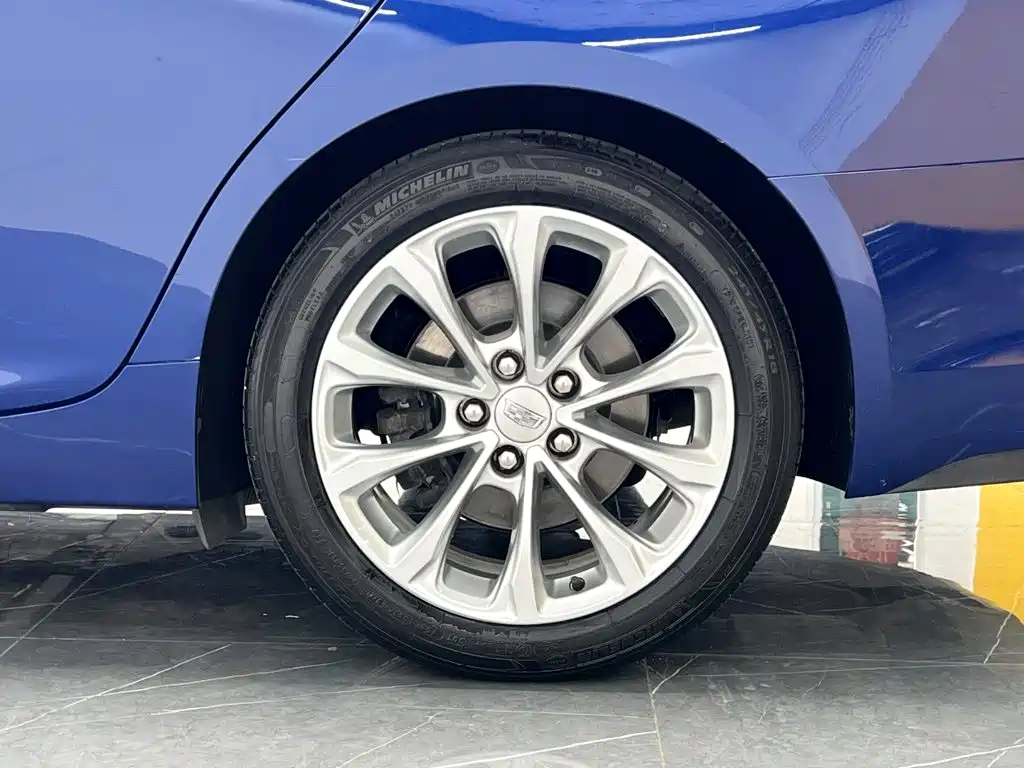 Cadillac CT5 — фото 25