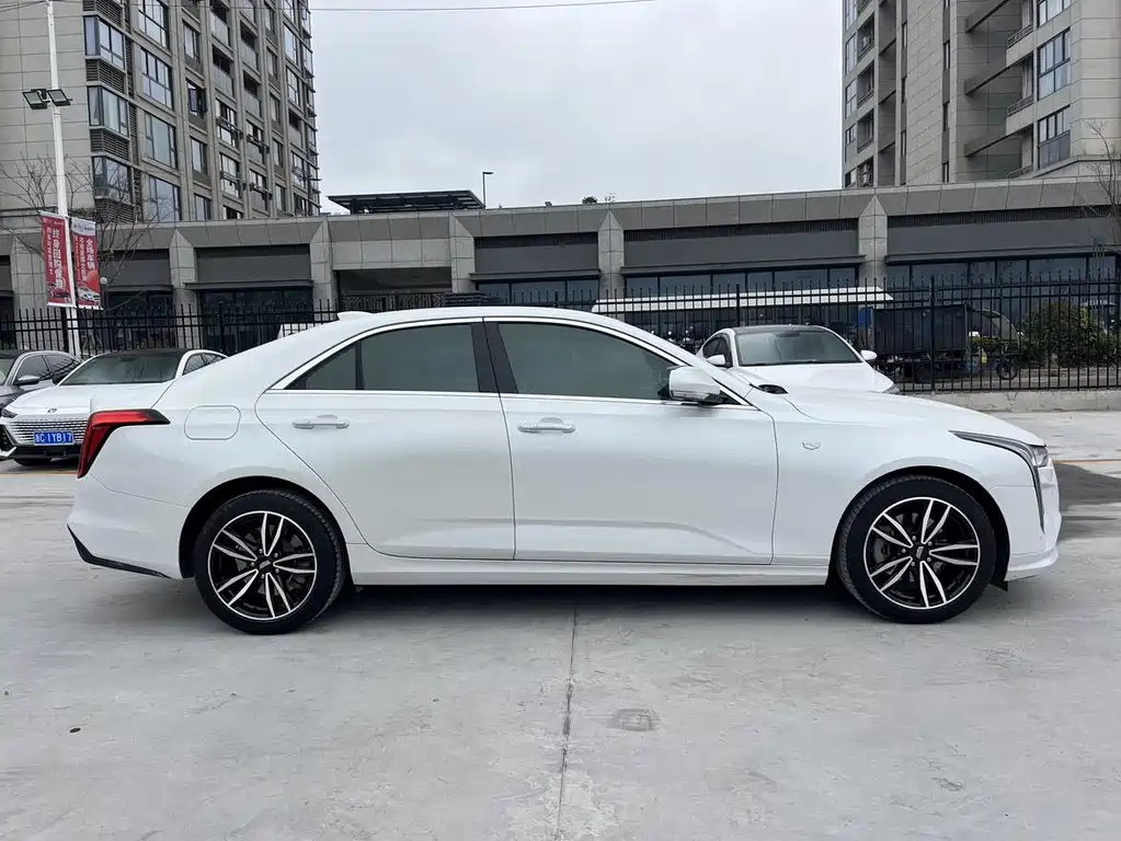 Cadillac CT4 — фото 2