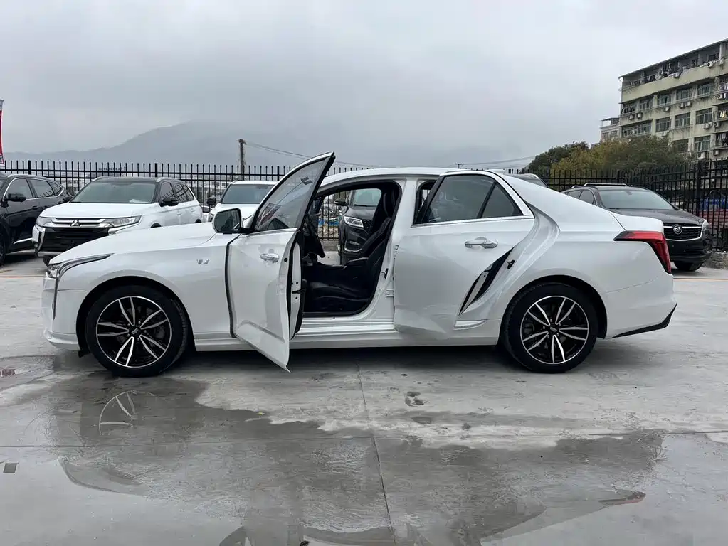 Cadillac CT4 — фото 14