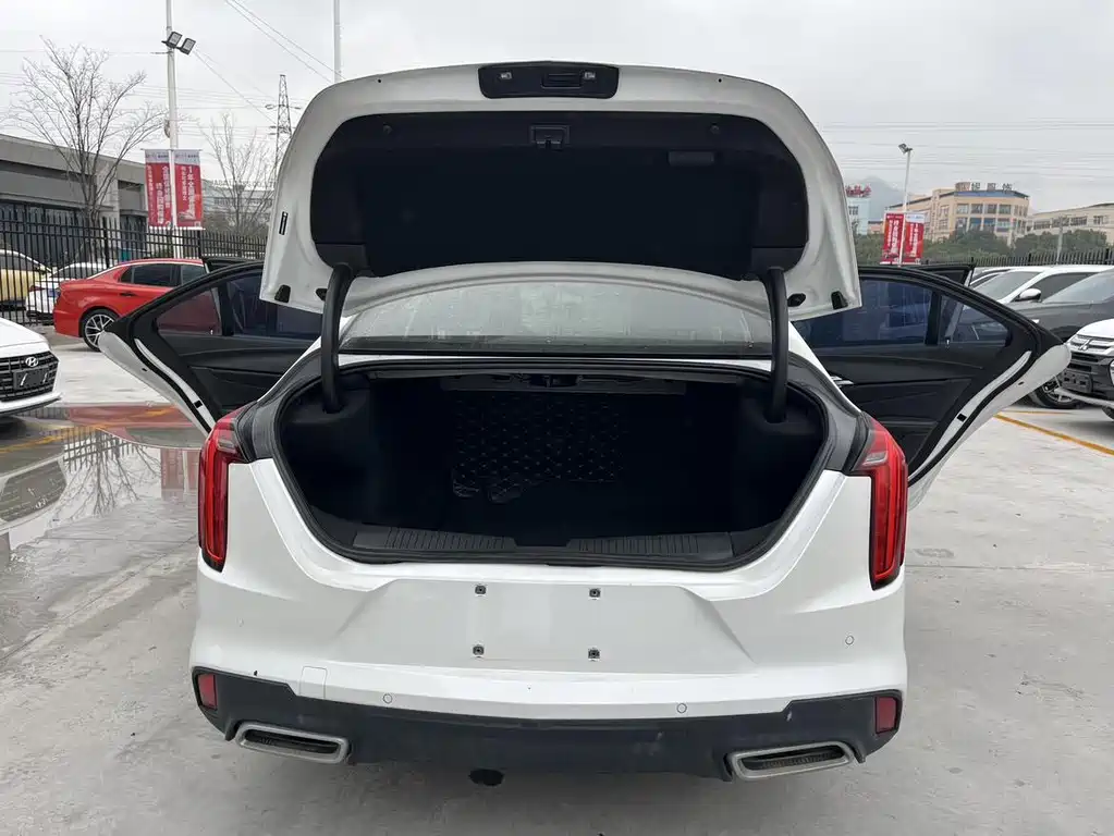 Cadillac CT4 — фото 15