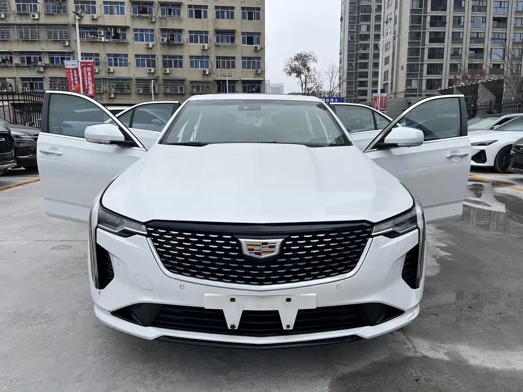Cadillac CT4 — фото 17