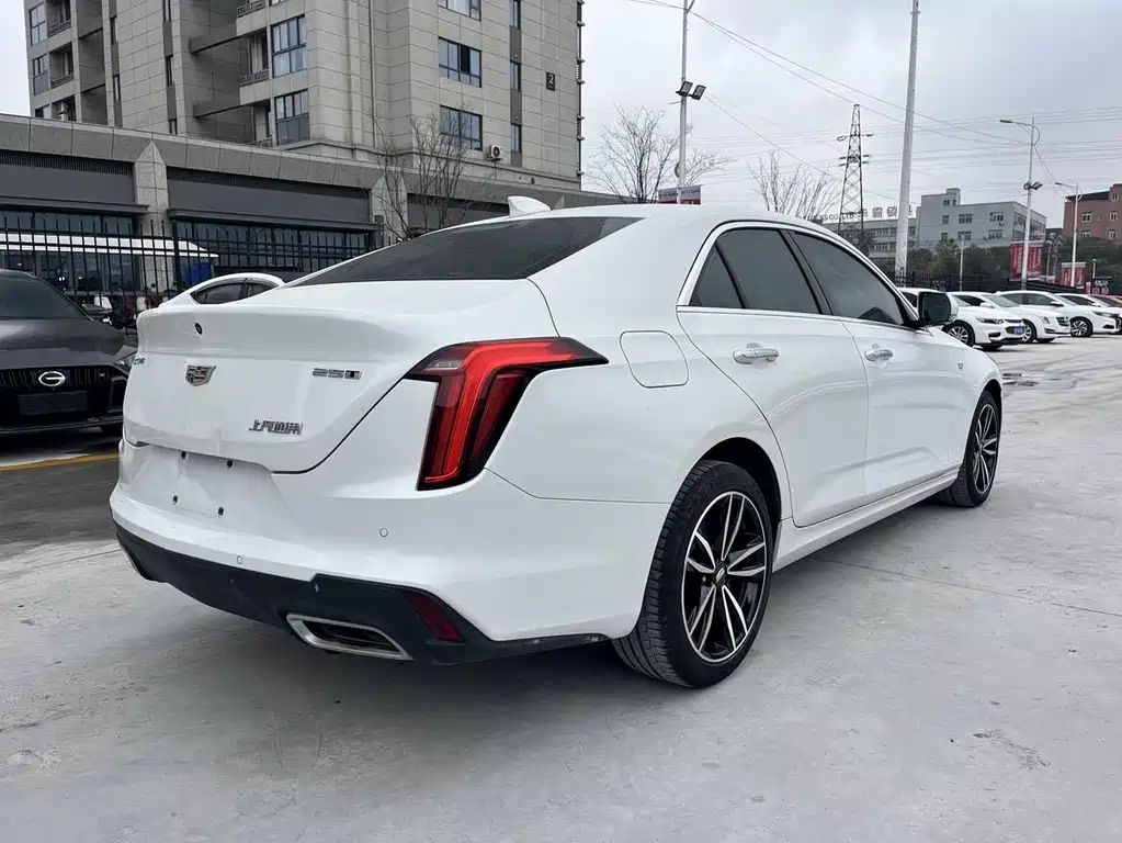 Cadillac CT4 — фото 5