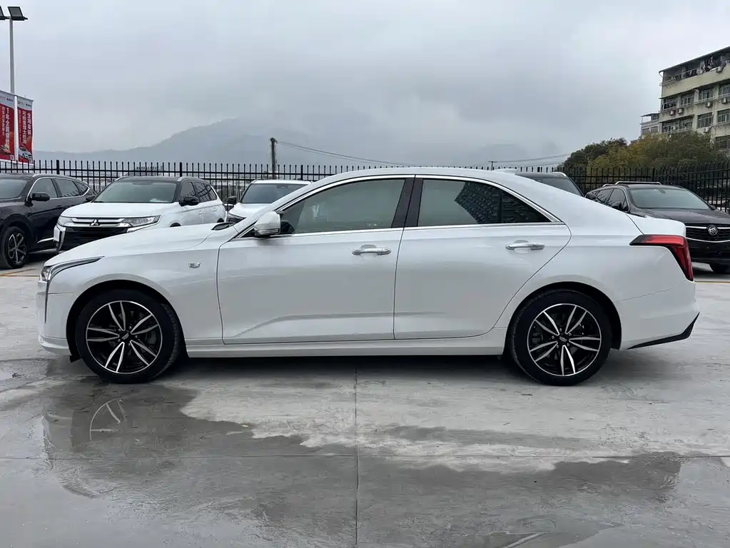 Cadillac CT4 — фото 6