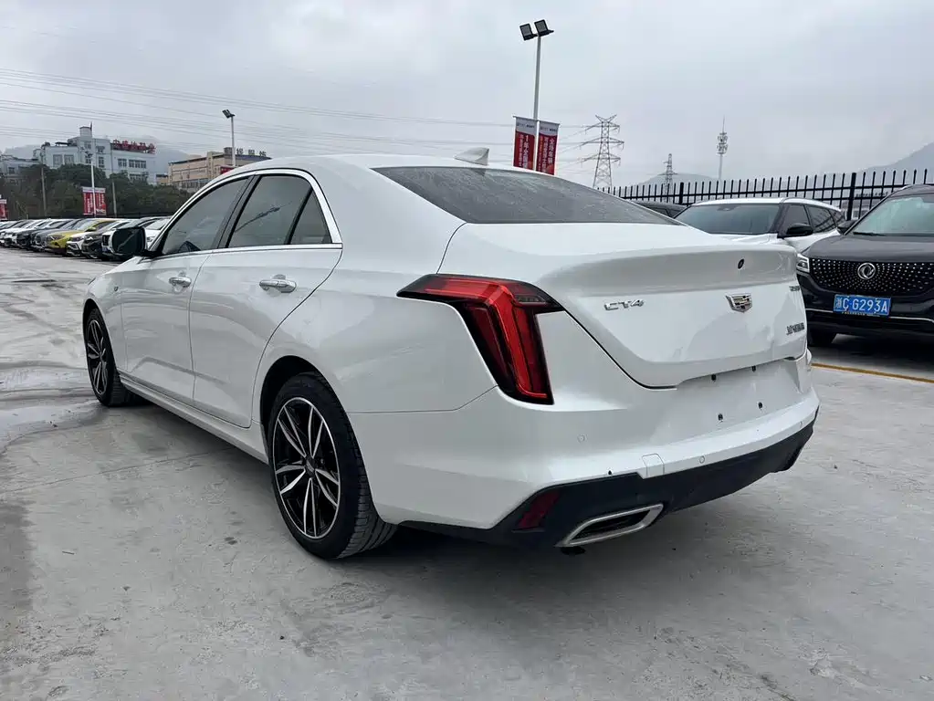 Cadillac CT4 — фото 7