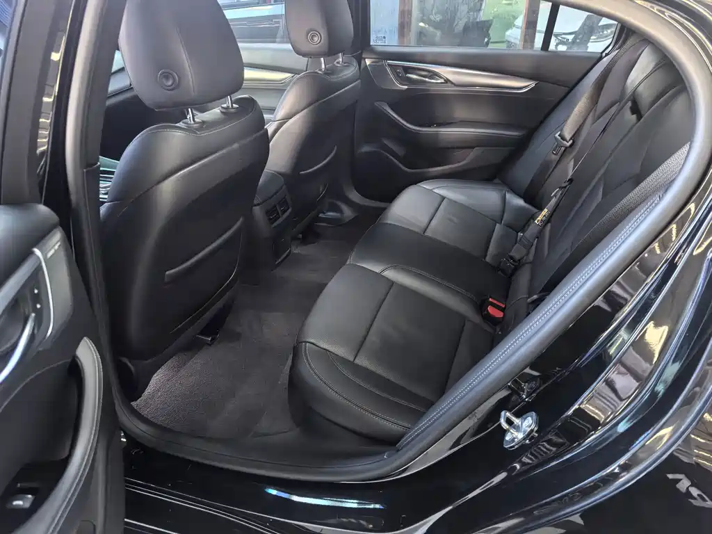 Cadillac CT5 — фото 14