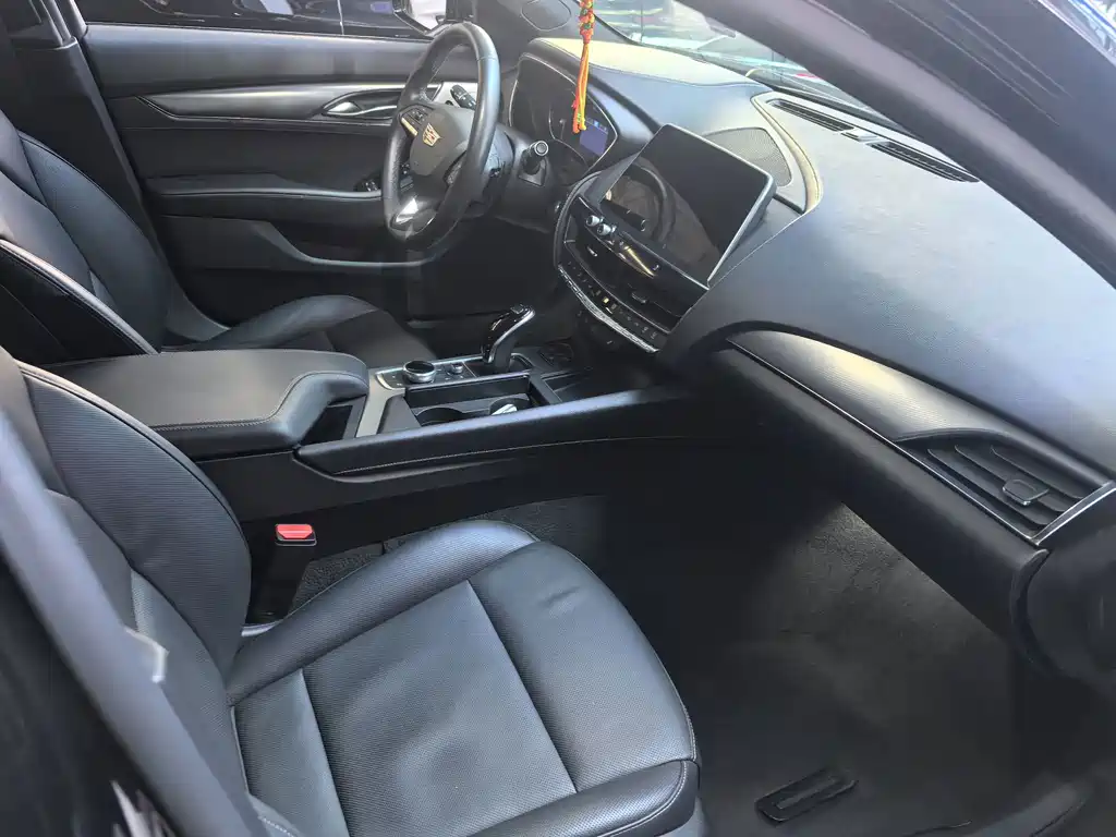 Cadillac CT5 — фото 7