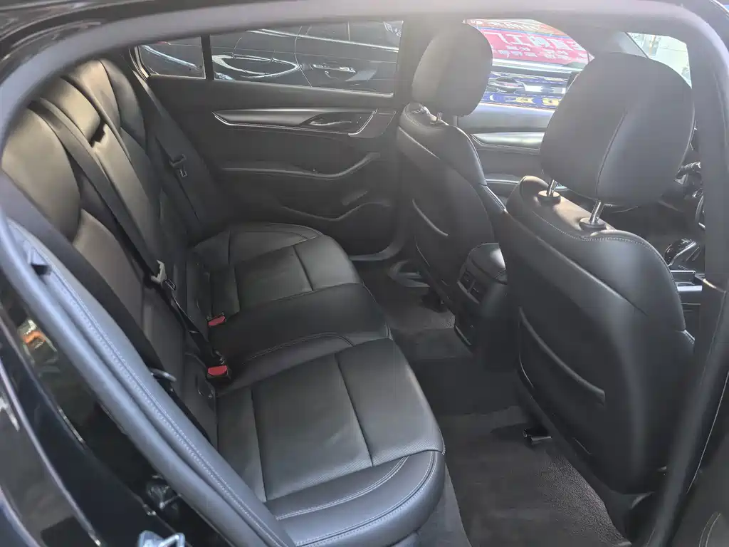 Cadillac CT5 — фото 8