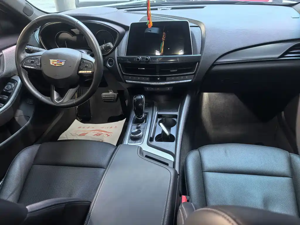Cadillac CT5 — фото 9