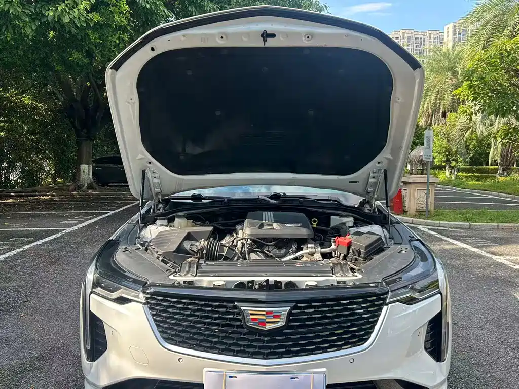 Cadillac CT4 — фото 13