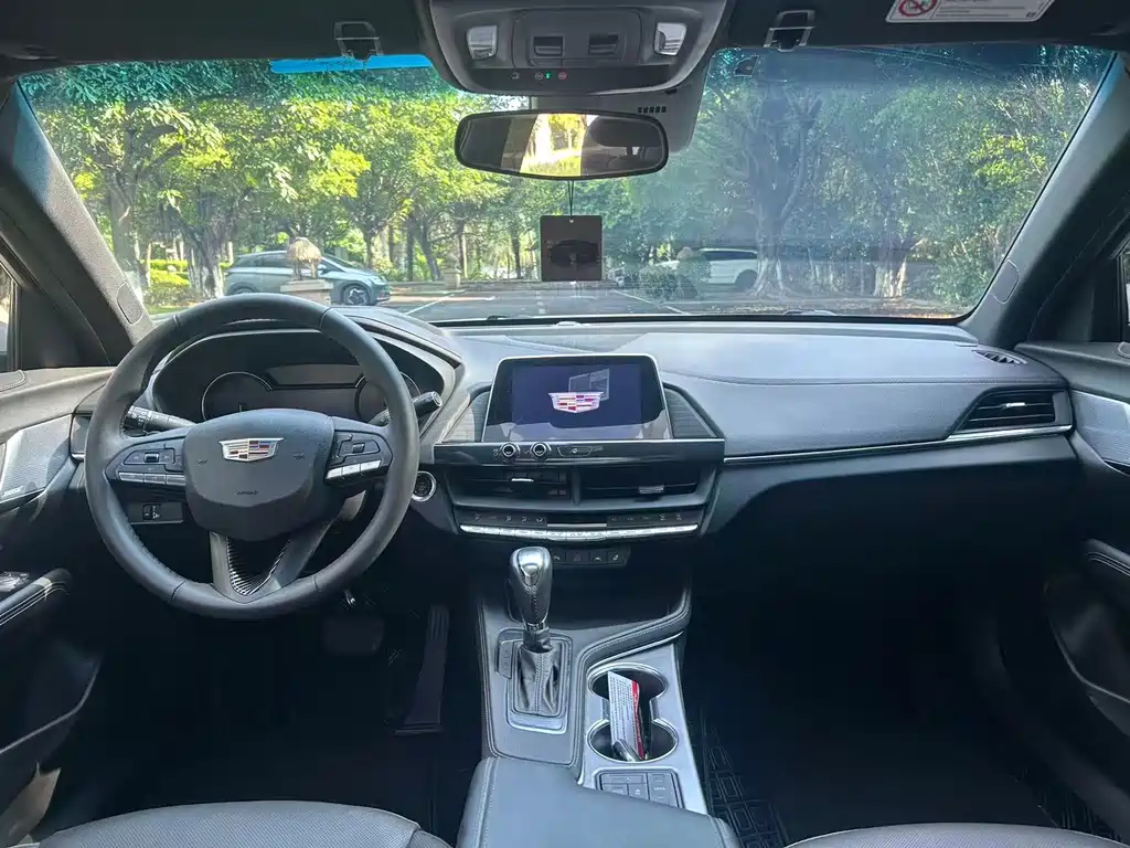 Cadillac CT4 — фото 5