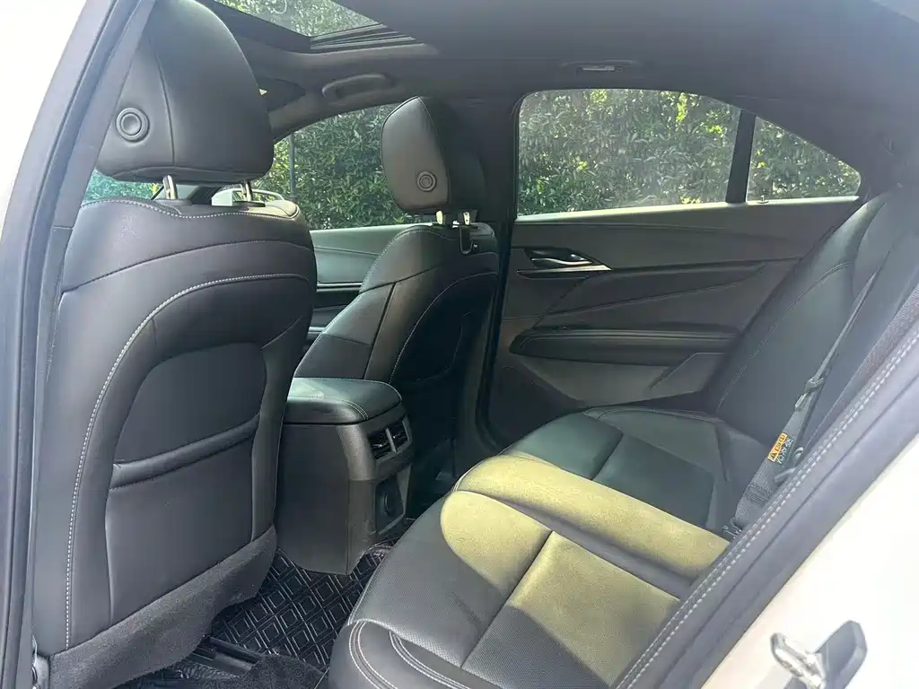 Cadillac CT4 — фото 6