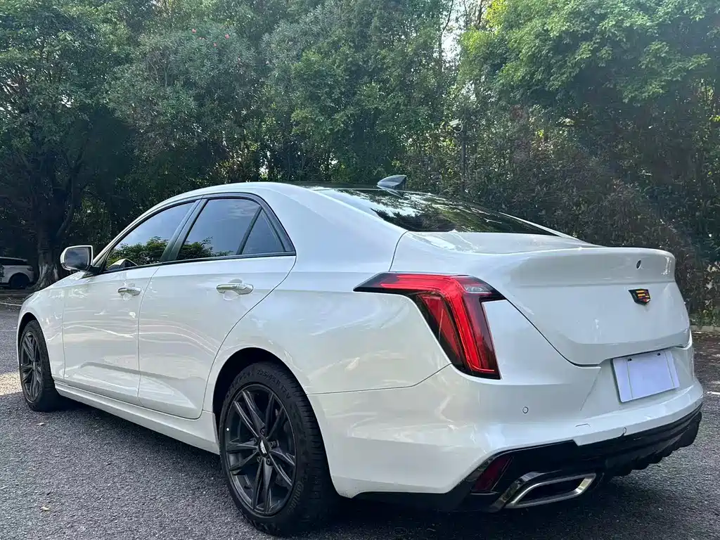 Cadillac CT4 — фото 7