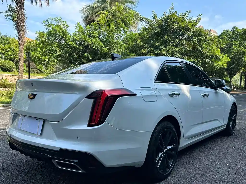 Cadillac CT4 — фото 9