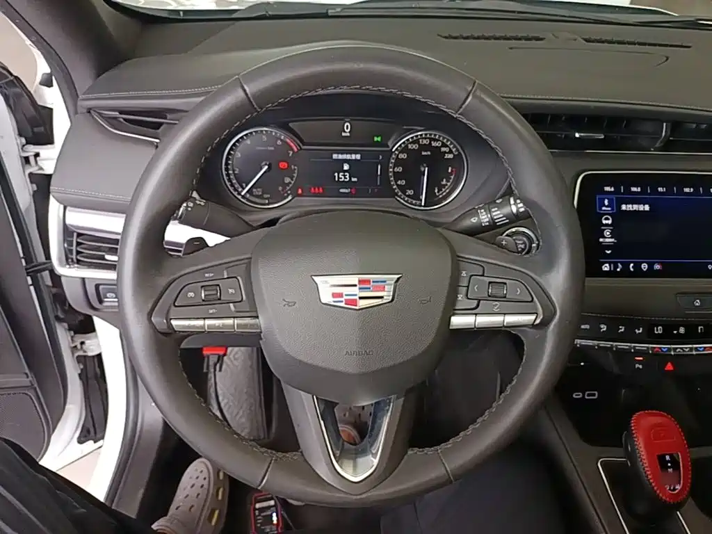 Cadillac XT4 — фото 11