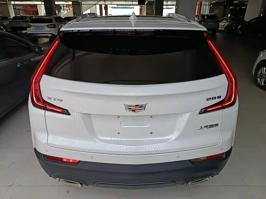 Cadillac XT4 — фото 6