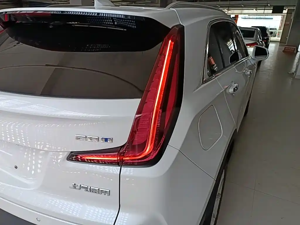 Cadillac XT4 — фото 8