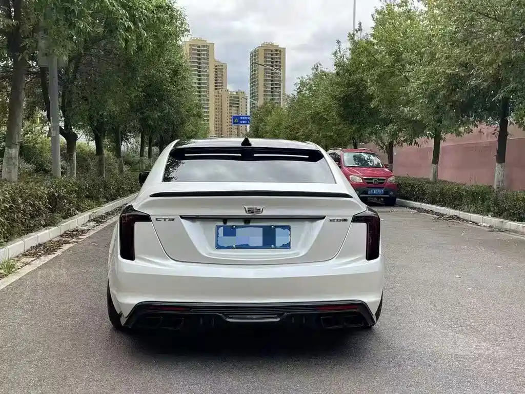 Cadillac CT5 — фото 8
