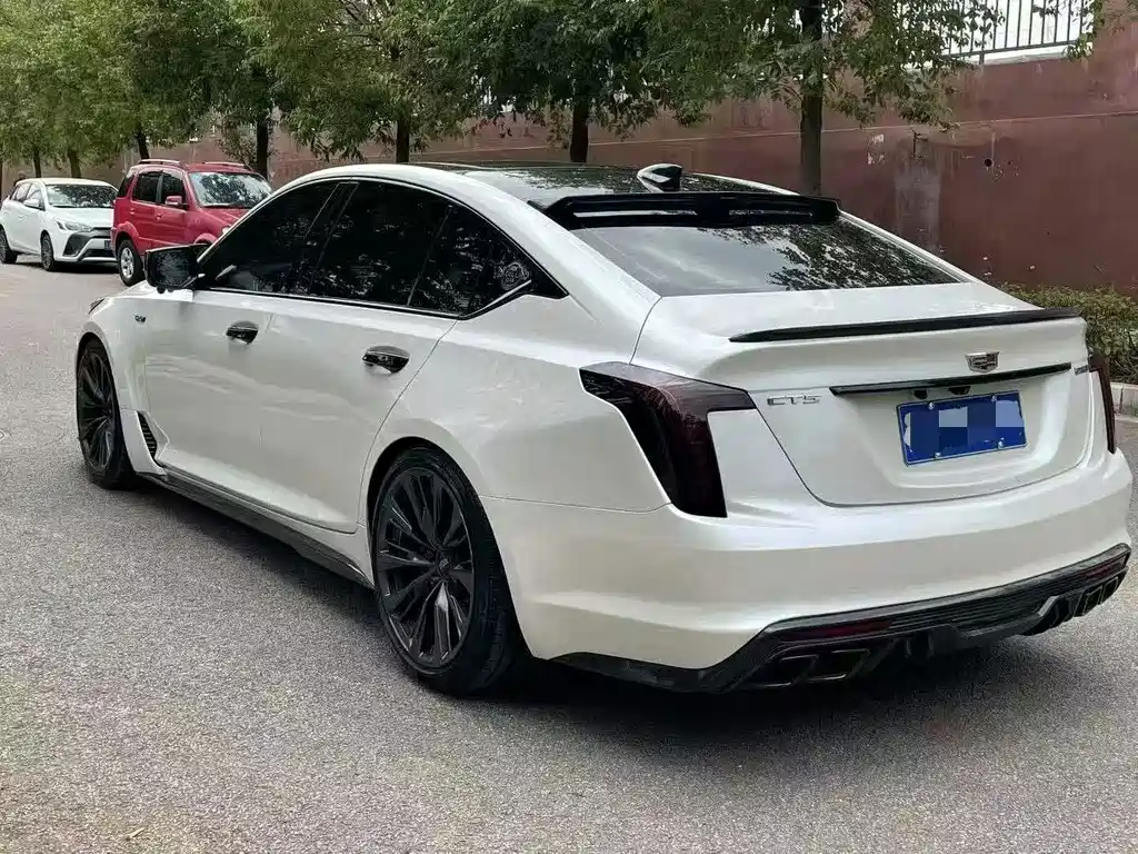 Cadillac CT5 — фото 9