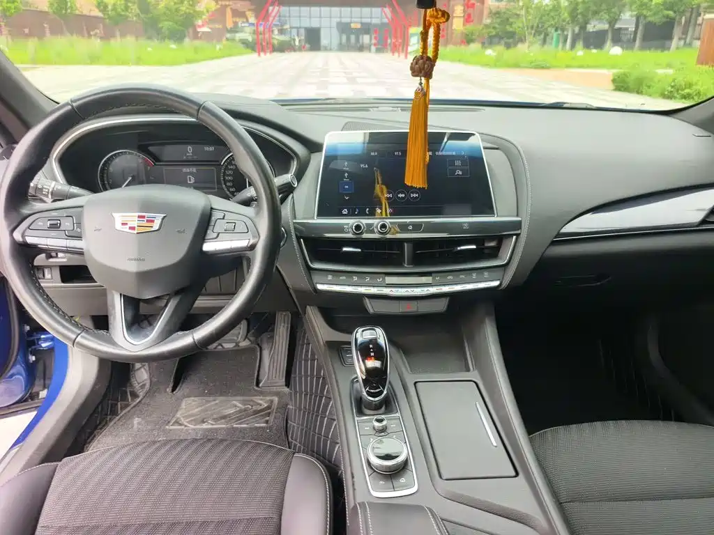 Cadillac CT5 — фото 15