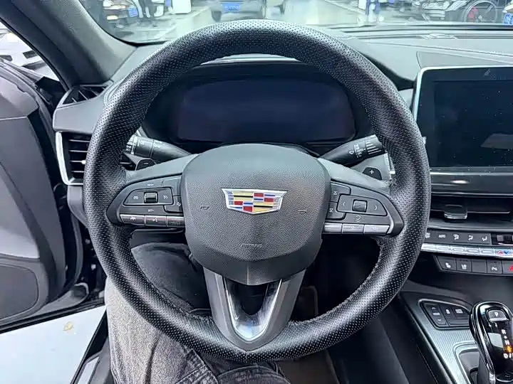 Cadillac CT5 — фото 8