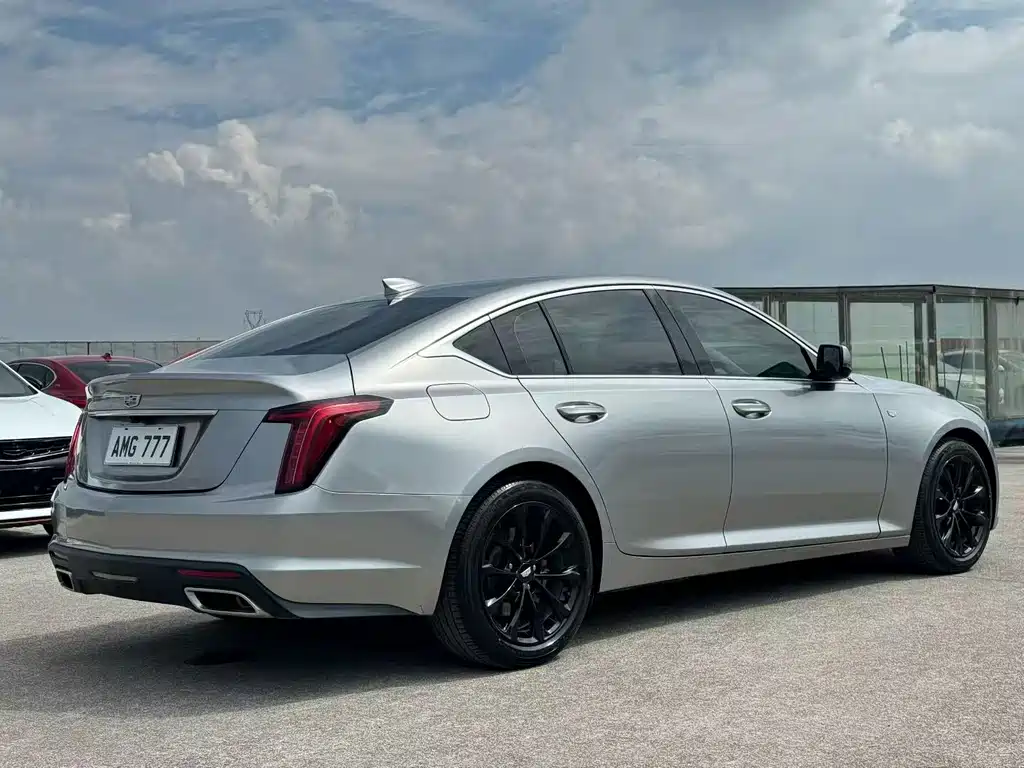 Cadillac CT5 — фото 9