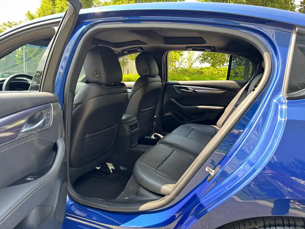 Cadillac CT5 — фото 23