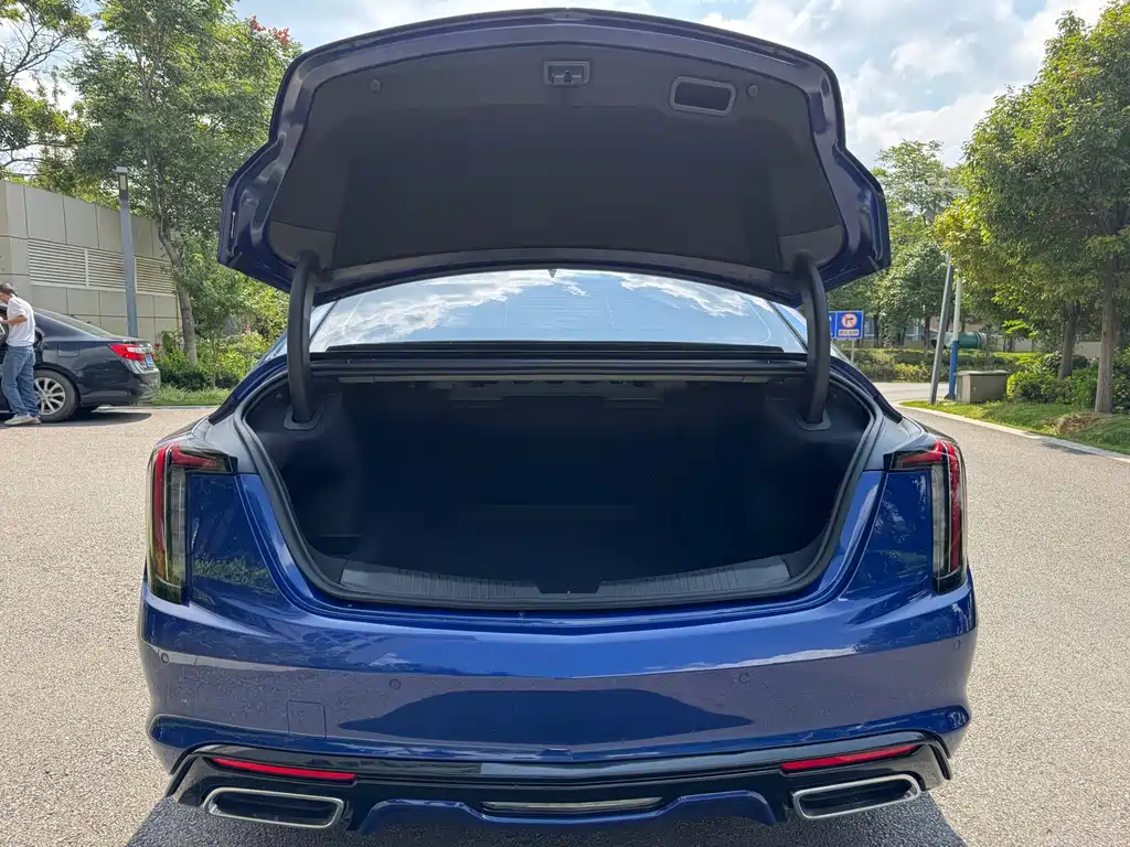 Cadillac CT5 — фото 8
