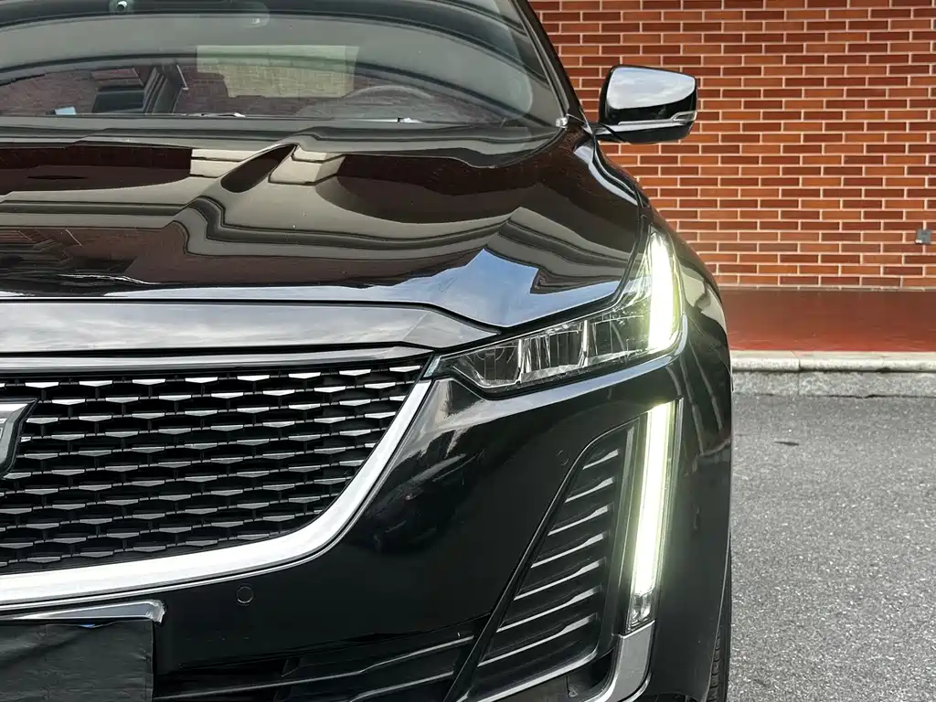 Cadillac CT5 — фото 13