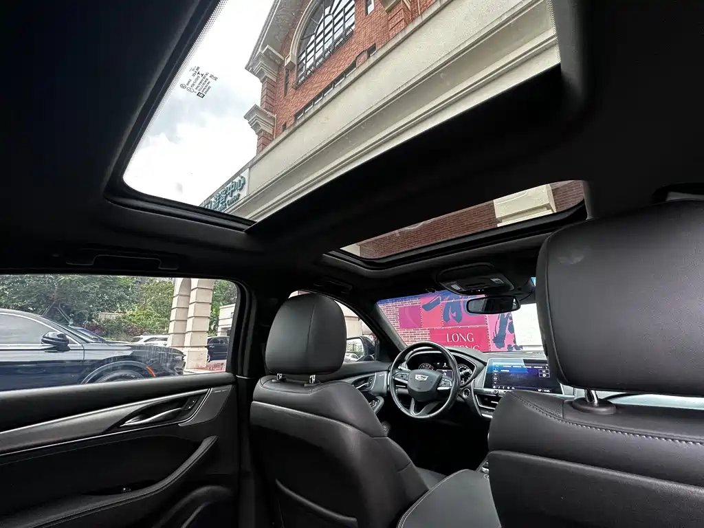 Cadillac CT5 — фото 4