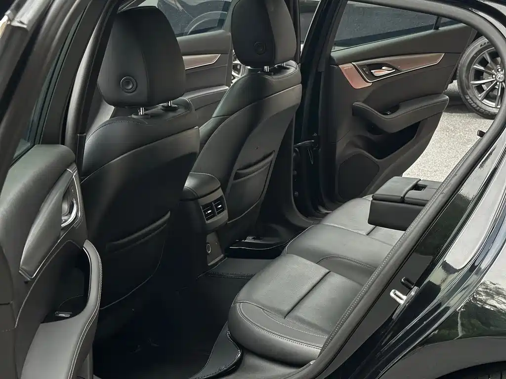 Cadillac CT5 — фото 6